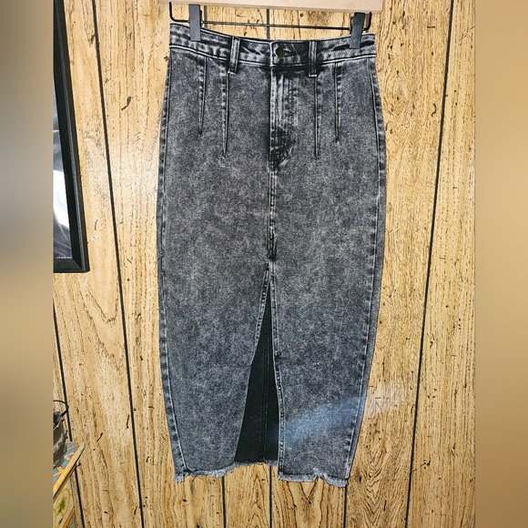 SHOWPO. Janefe Black Acid Wash Split Front Denim Midi Skirt - Size 4 - Picture 4 of 7